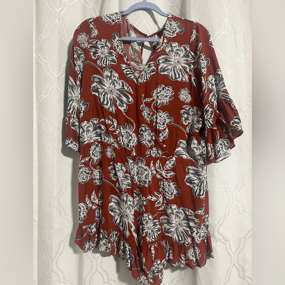 Who What Wear Floral Rust Romper Size Large